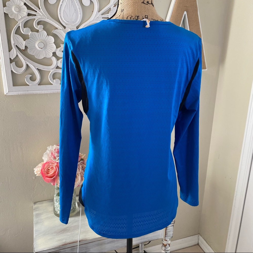 LUCY ACTIVEWEAR LASER CUT LONG SLEEVE TOP - Picture 6 of 7